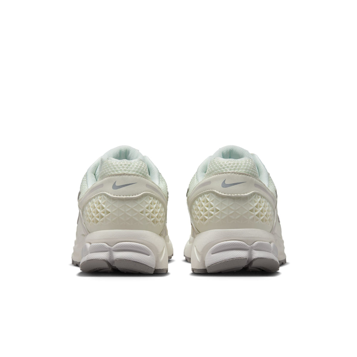 Men&#39;s Nike Zoom Vomero 5 - SAIL/METALLIC SILVER-VAST GREY