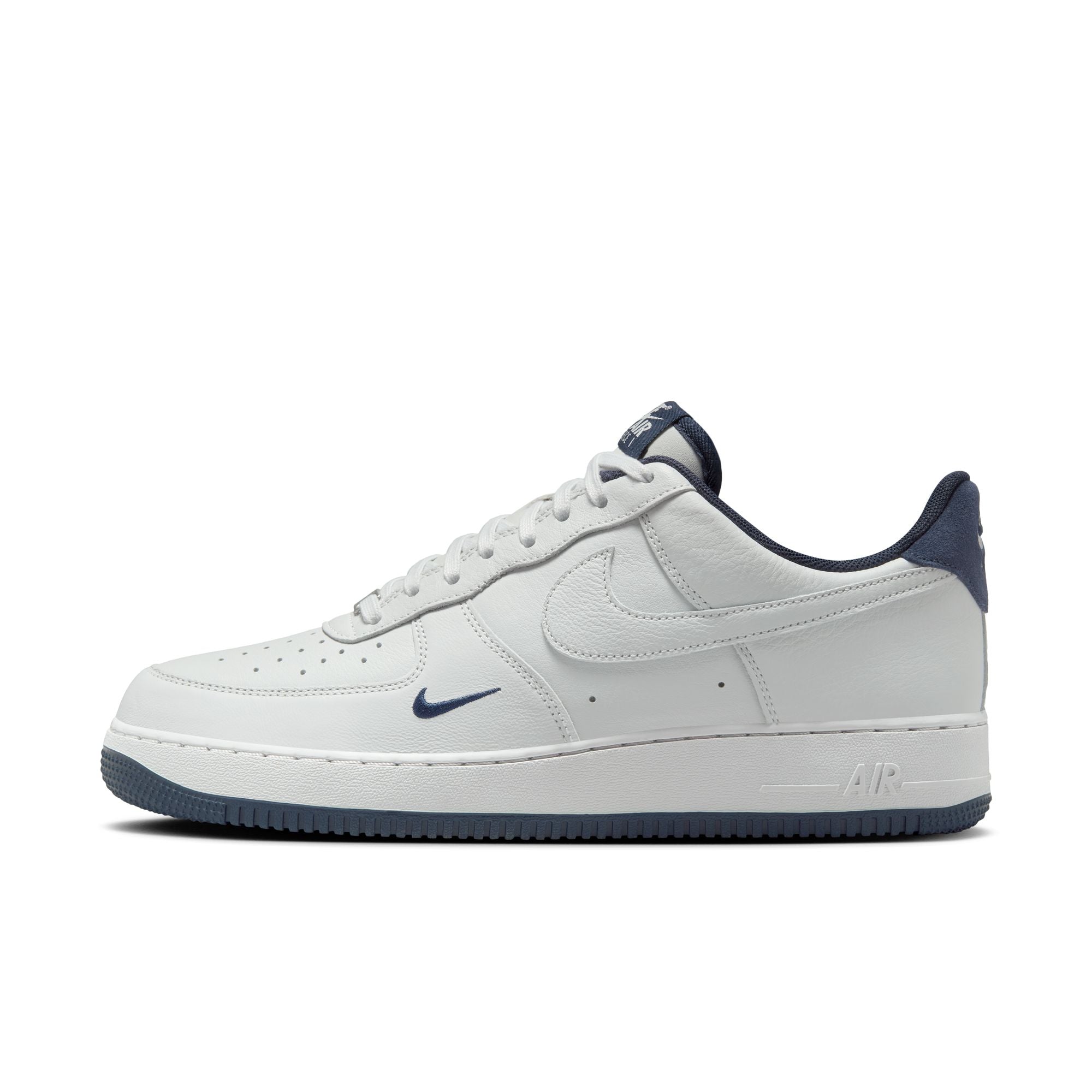 Amazon.com | Nike Men's Air Force 1 '07 LV8 Black/Light