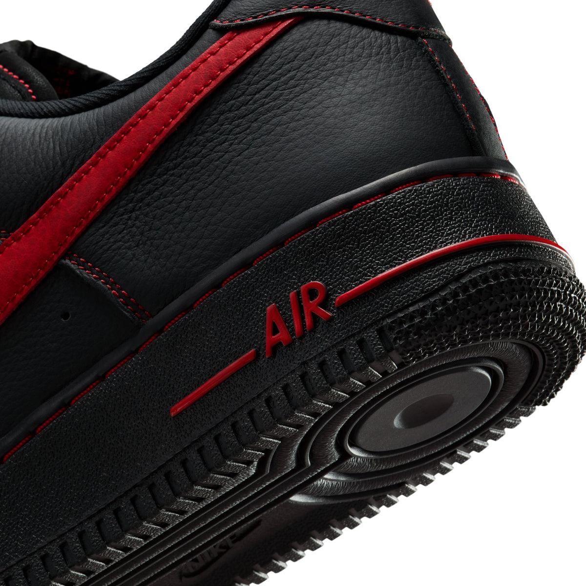 Men&#39;s Nike Air Force 1 &#39;07 Lv8 - BLACK/UNIVERSITY RED-BLACK-BLACK