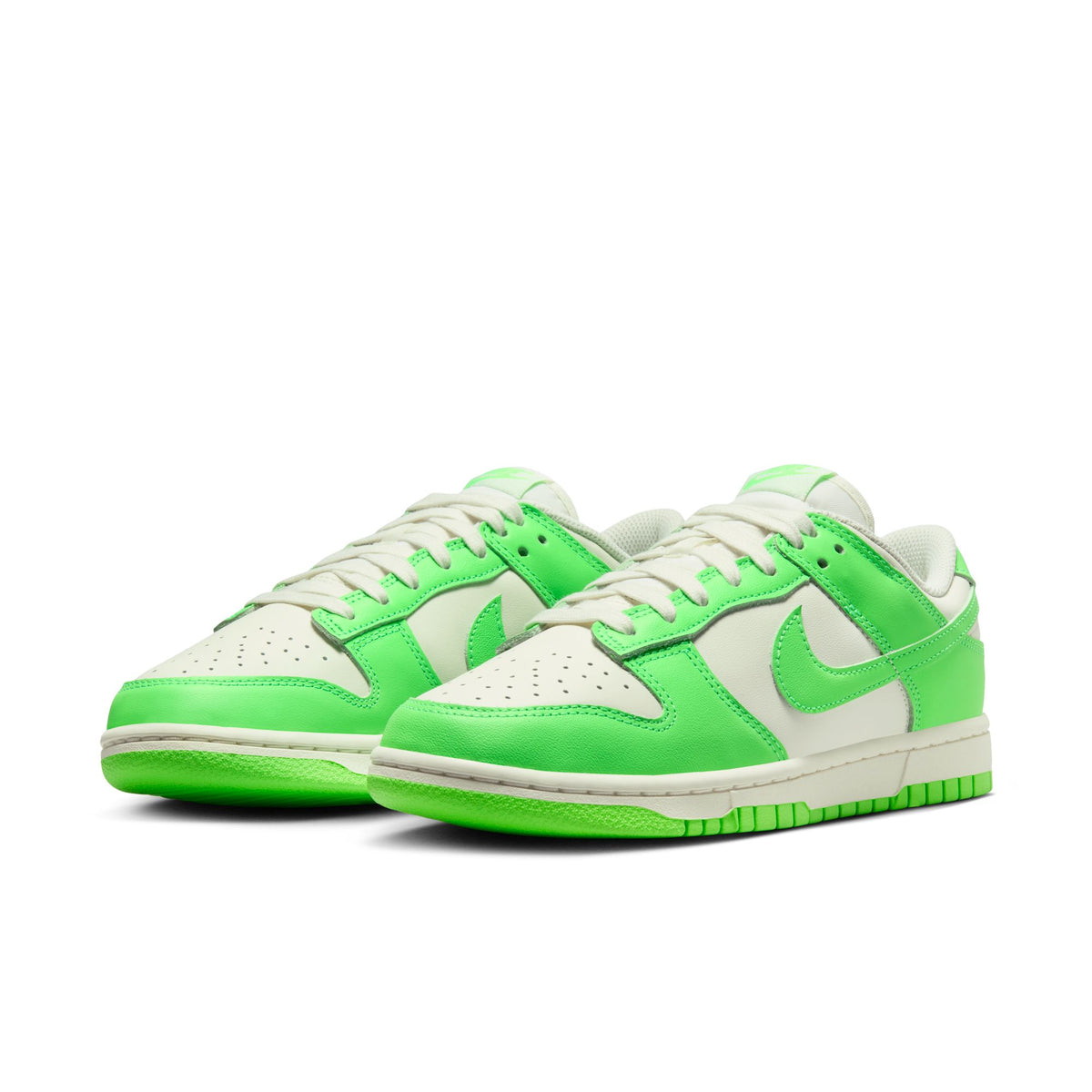 Women&#39;s Nike Dunk Low - SAIL/GREEN STRIKE