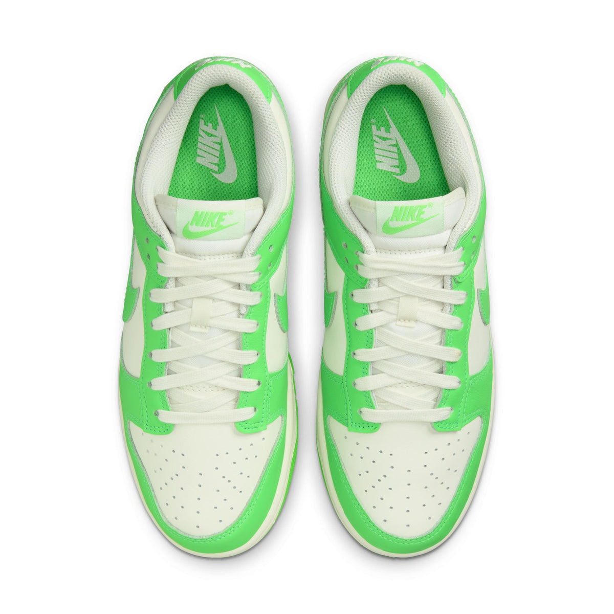 Women&#39;s Nike Dunk Low - SAIL/GREEN STRIKE