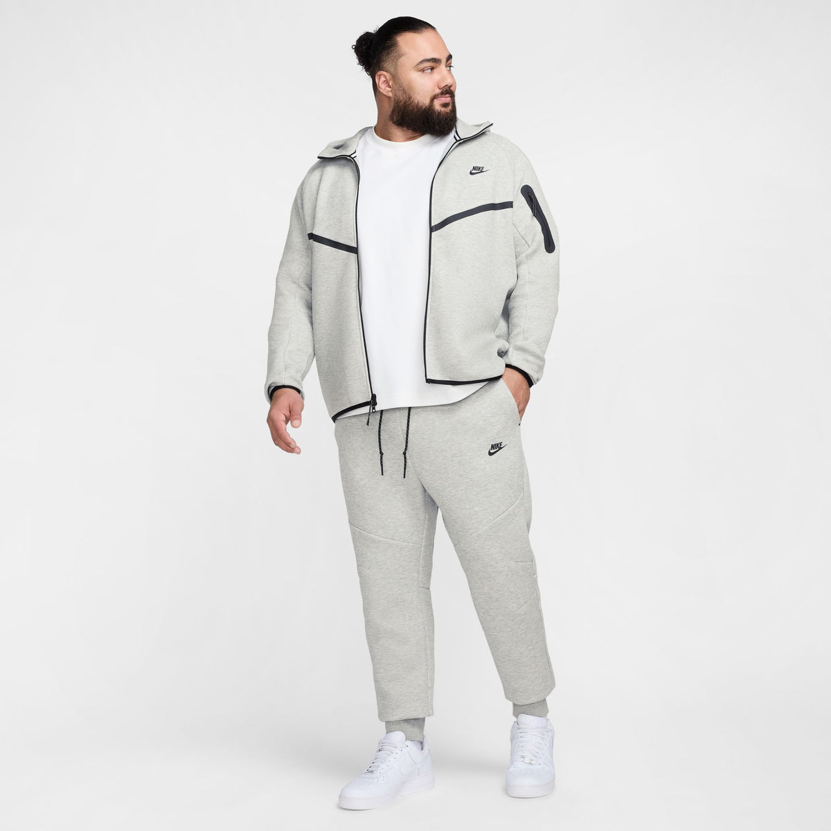 Men&#39;s Nike Fleece Joggers
- DK GREY HEATHER/BLACK