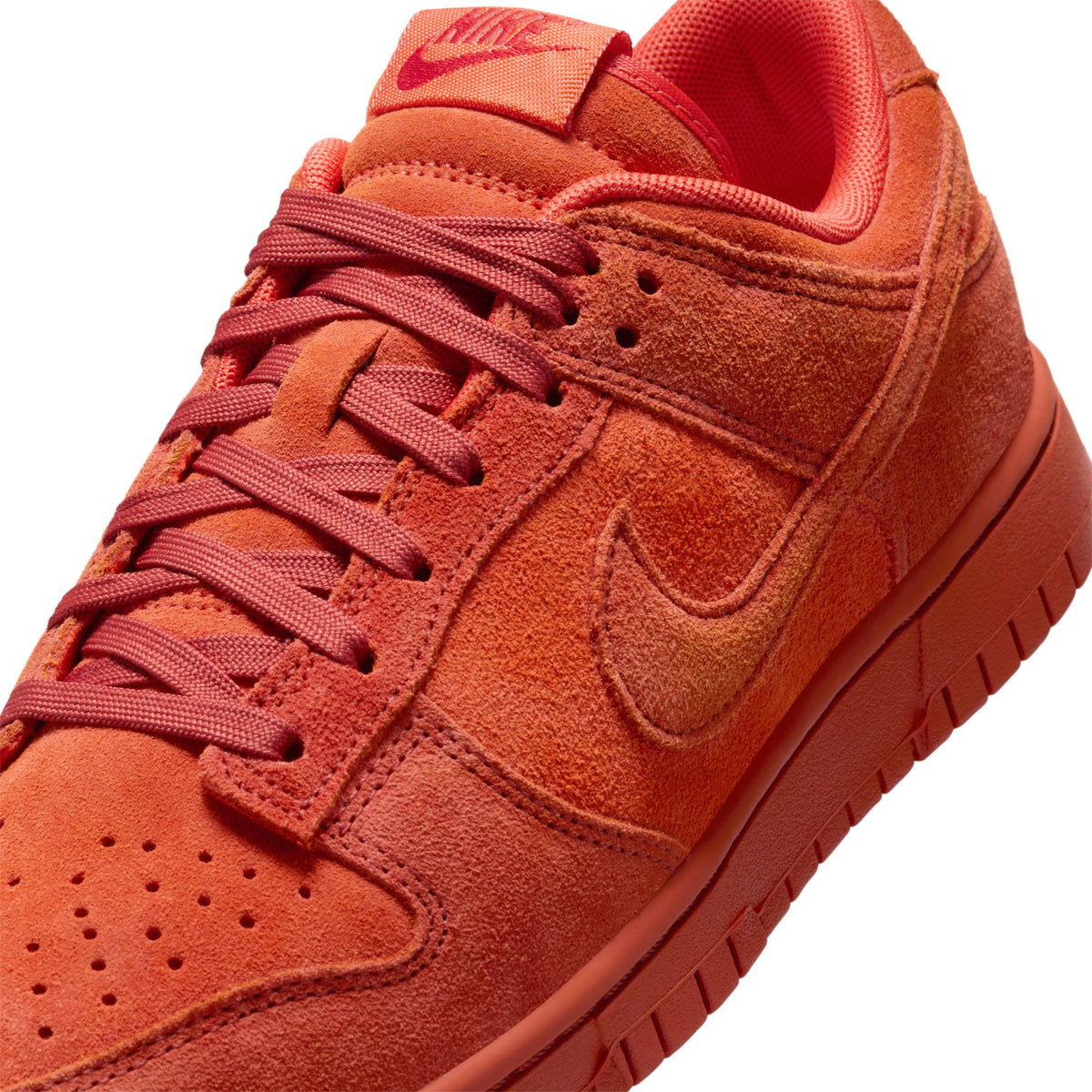 Women&#39;s Nike Dunk Low SE - PICANTE RED/DRAGON RED