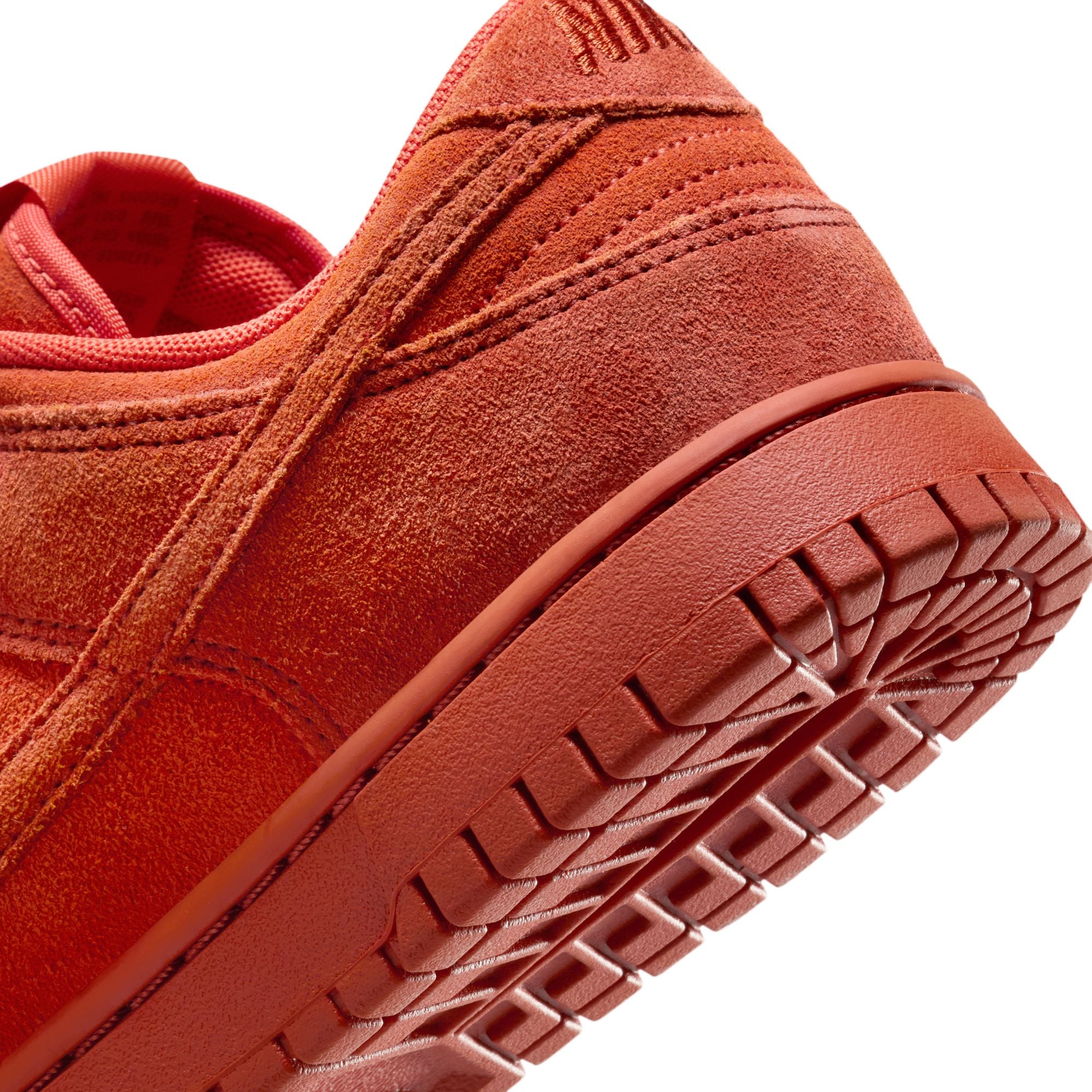 Women's Nike Dunk Low SE - PICANTE RED/DRAGON RED