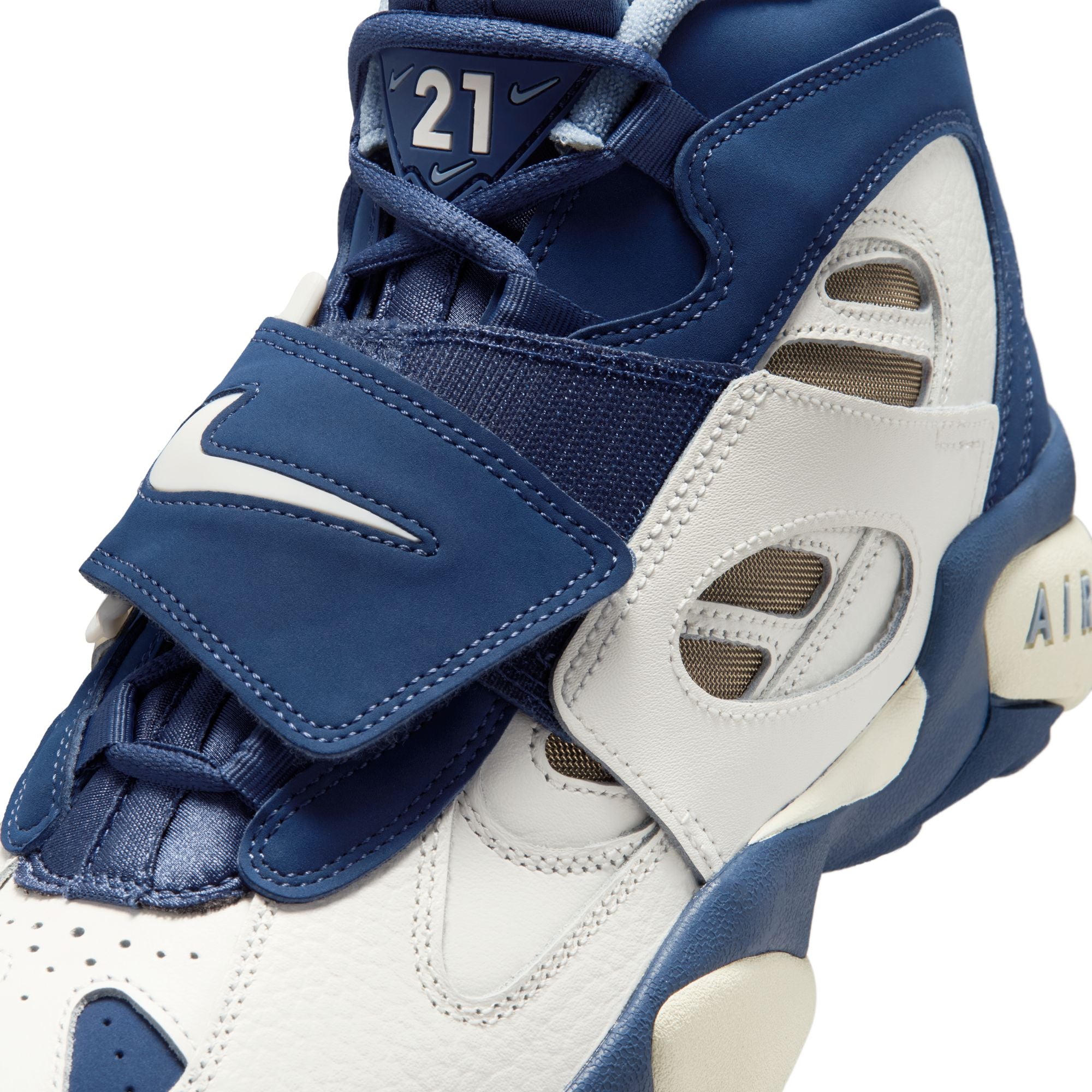 Men's Nike Diamond Turf II - SAIL/MYSTIC NAVY-BLUE GREY-METALLIC GOLD
