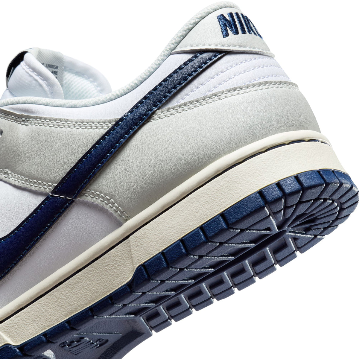 Men&#39;s Nike Dunk Low Retro - WHITE/MIDNIGHT NAVY-PHOTON DUST