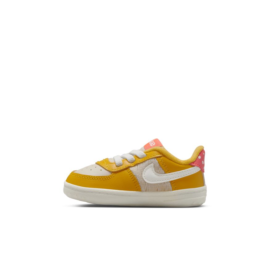 Nike Kids' Force 1 Toggle SE Sneaker Yellow/ Pearl/ Crimson/ White